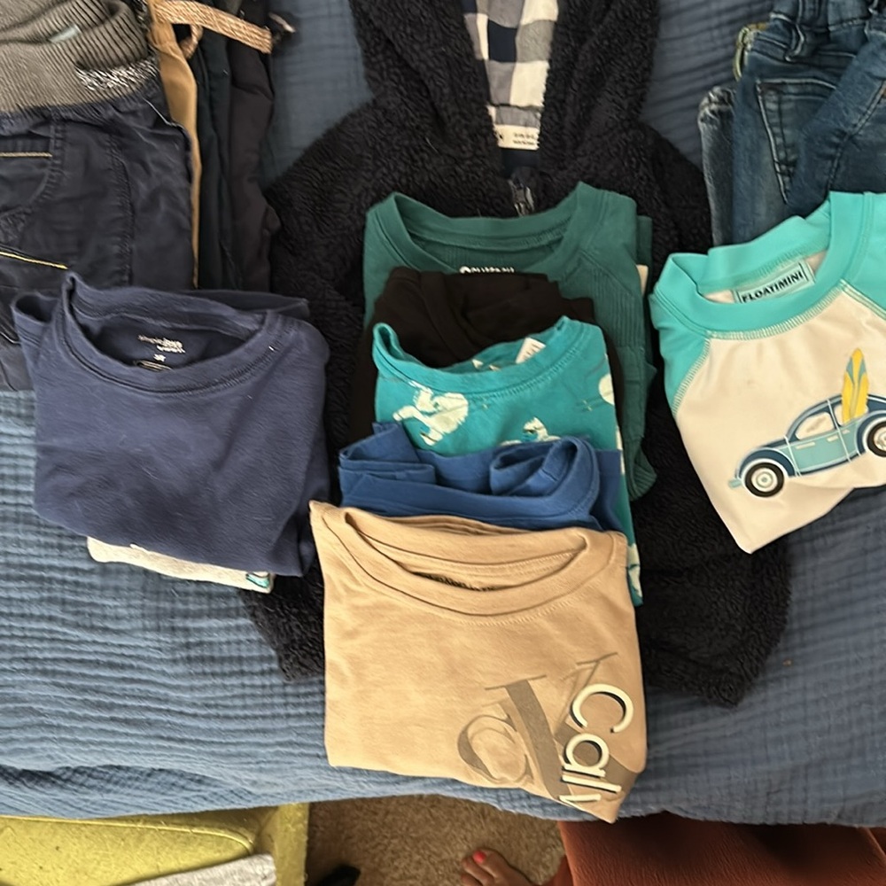 17 items!! 3T mix up.  Soft jacket, shorts pantss
